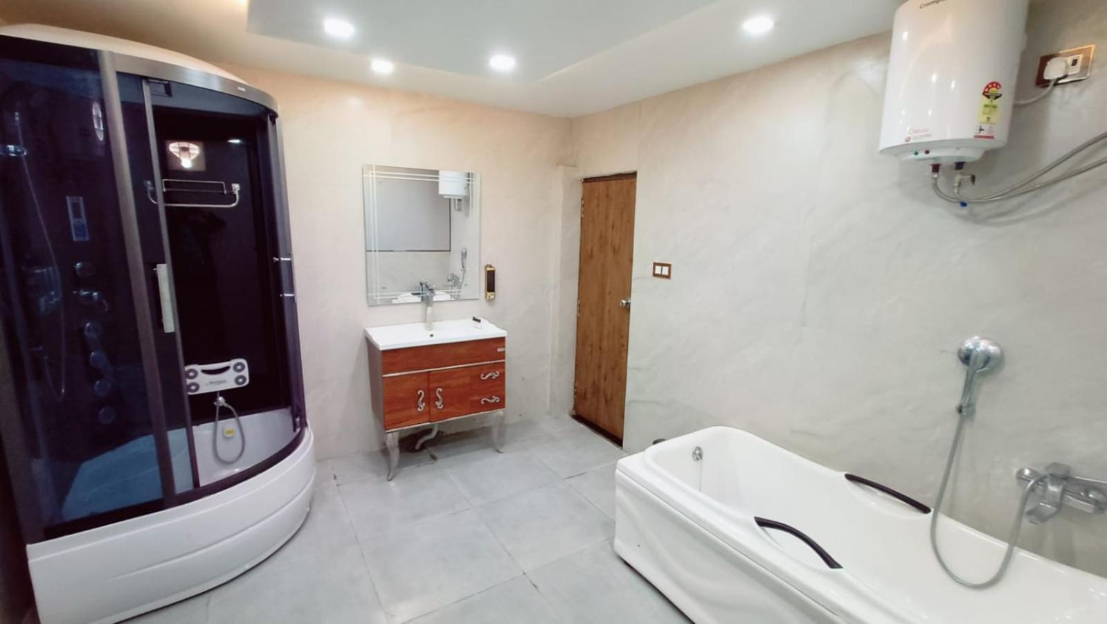 V Square Airport Hotel Lucknow Eksteriør billede