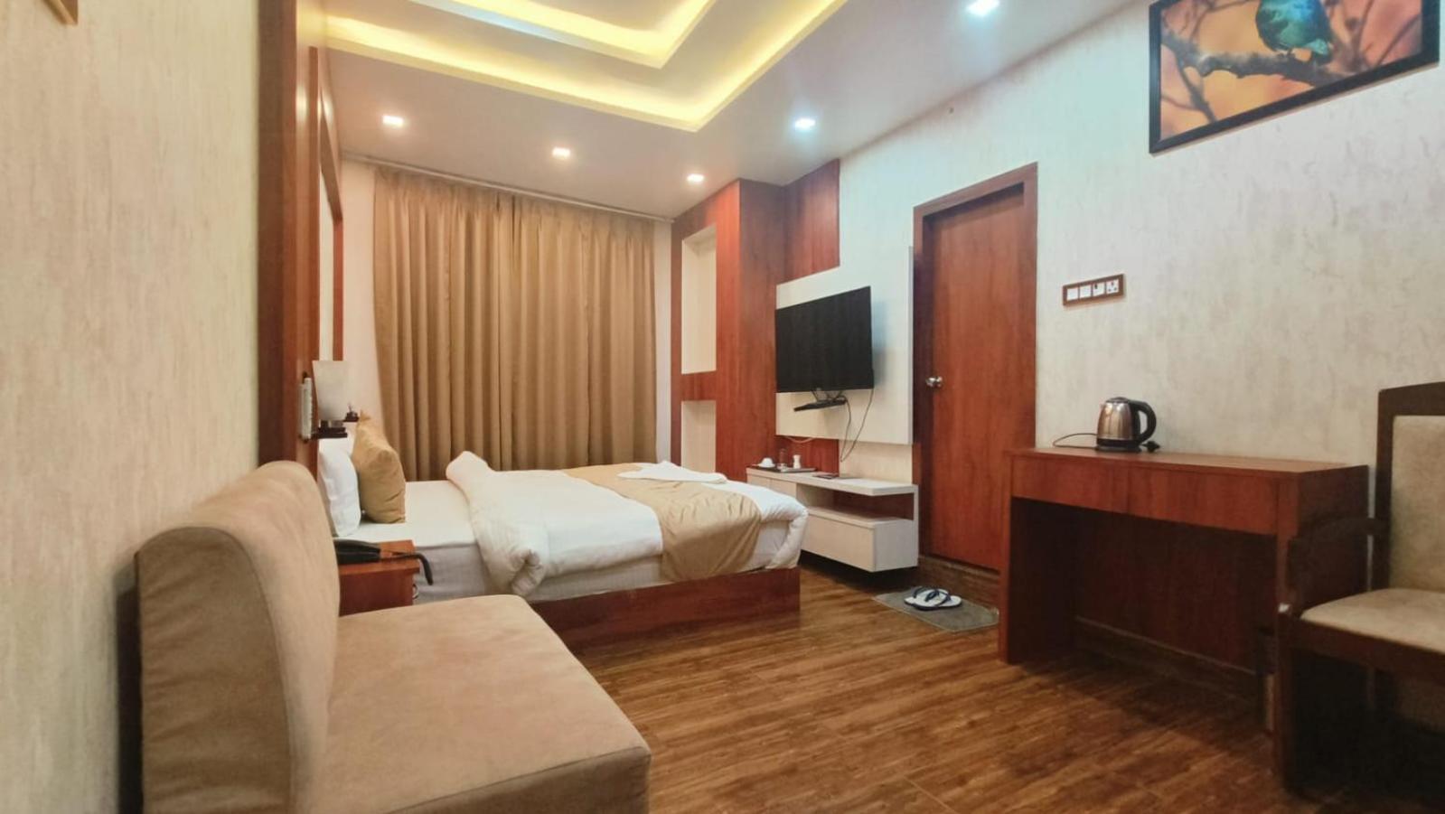 V Square Airport Hotel Lucknow Eksteriør billede